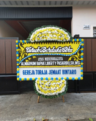 Papan Bunga Duka di Yapen Selatan