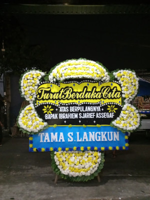 Papan Bunga Duka di Yapen Selatan